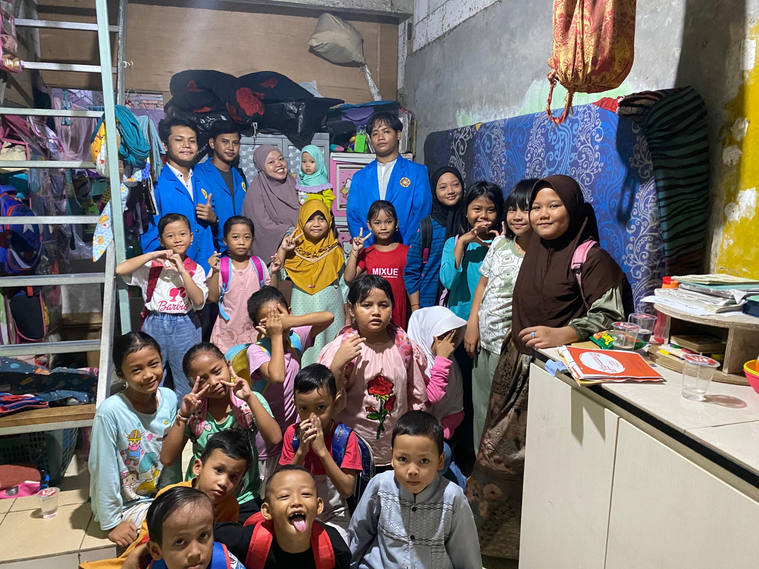 PKM Mahasiswa Unpam dalam Pembelajaran Kreatif di Bunda Awzan